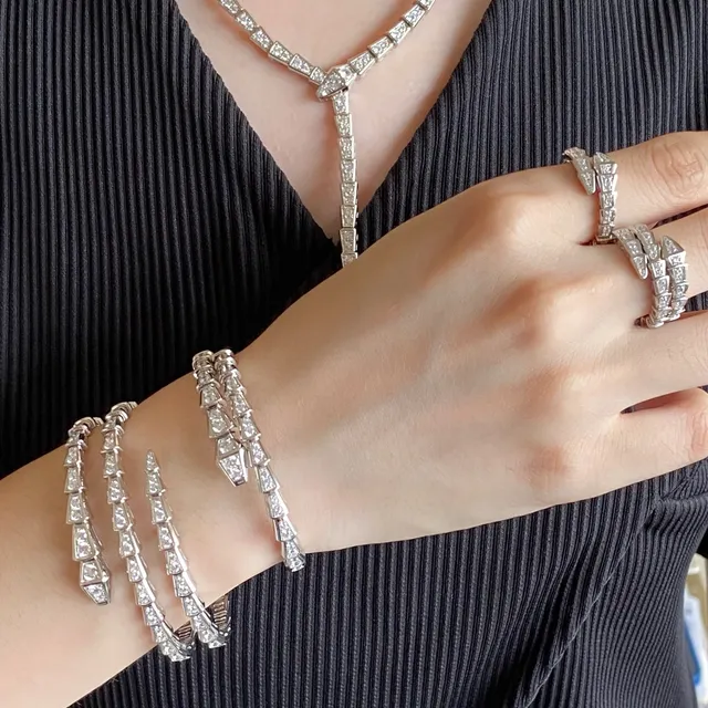 Bvlgari Serpenti সোনা রুপা সংযুক্ত সাপের মতো হীরা ছাঁটা আঁশলির মতো ব্রেসলেট 9