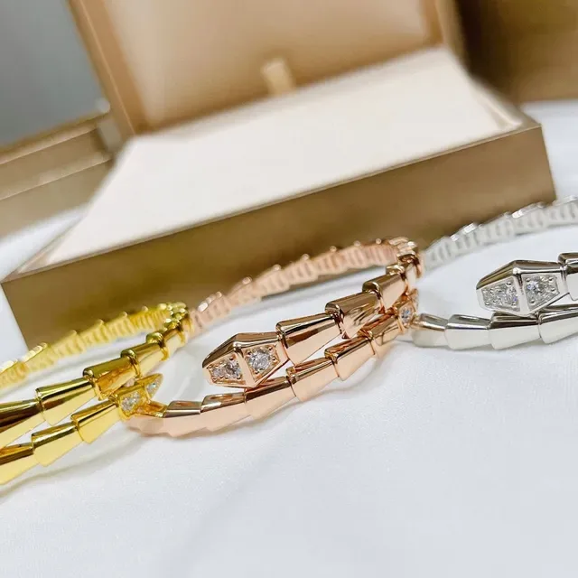 Bvlgari Serpenti Tubogas Pulseras de Oro con Diamantes 3