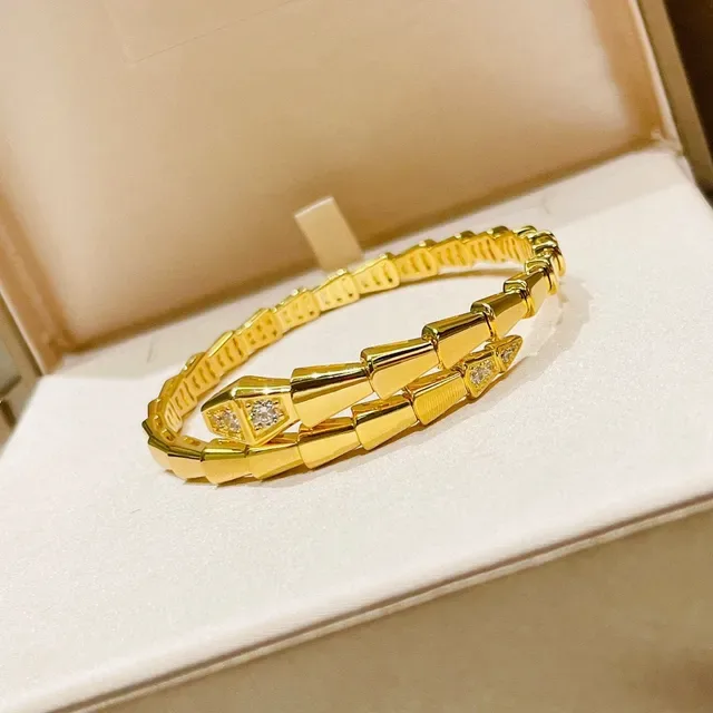 Bvlgari Serpenti Tubogas Pulseras de Oro con Diamantes 4