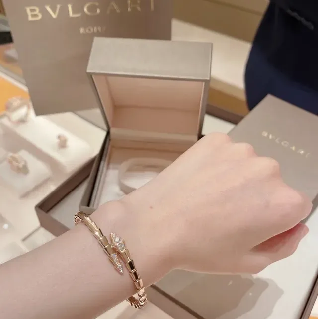 Bvlgari Serpenti Tubogas Pulseras de Oro con Diamantes 6