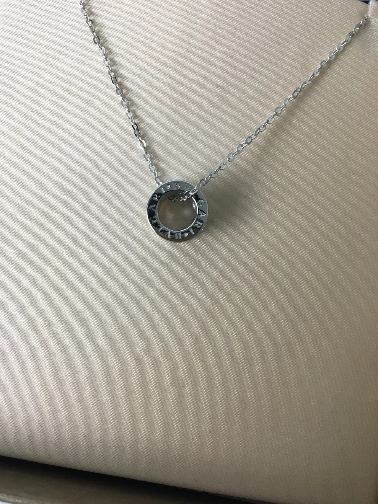 Bvlgari 银金圆柱形多带吊坠 pave-set 宝石项链 8