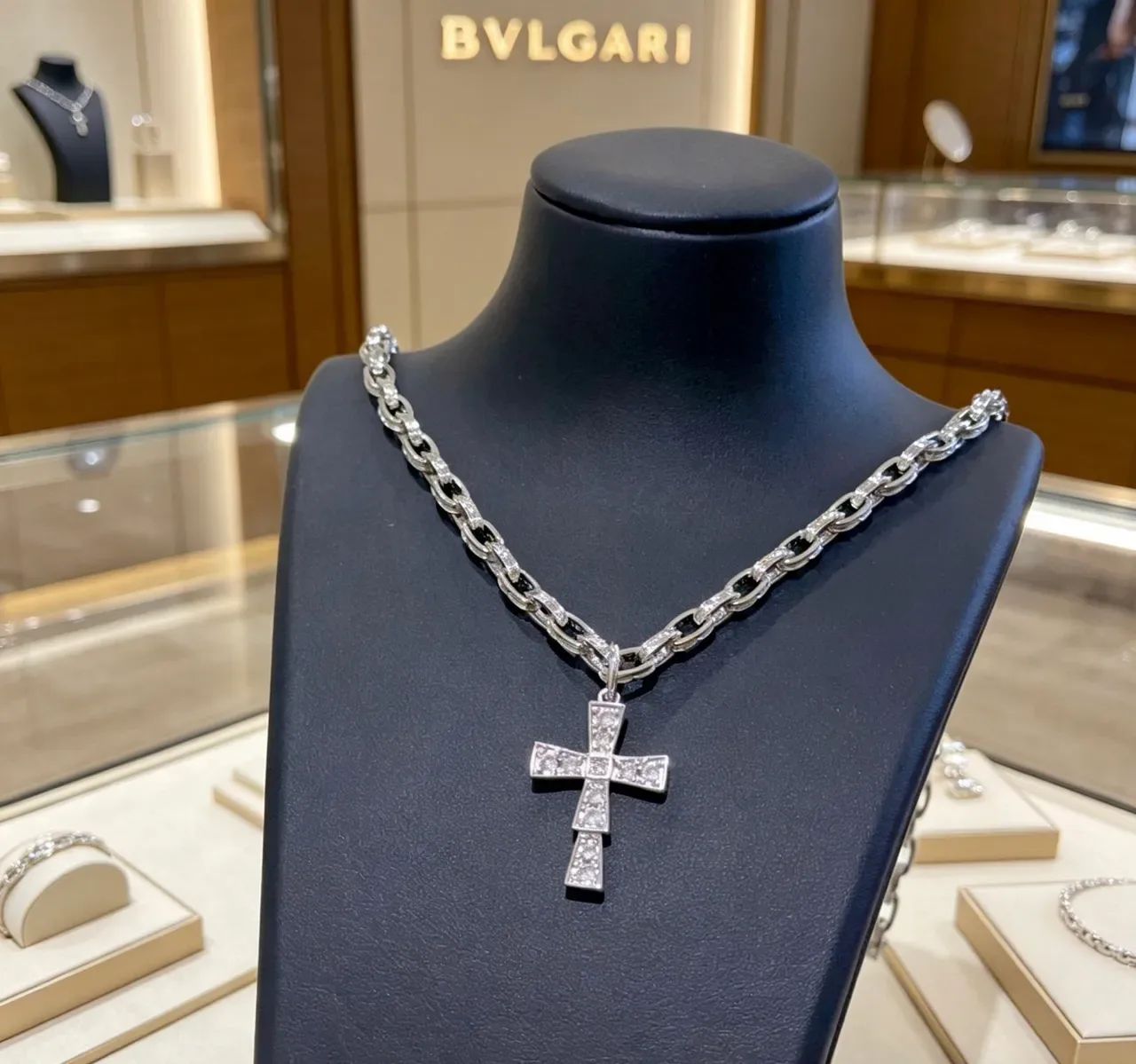 Bvlgari 银色 镶钻十字吊坠 重型曲环链项链 4