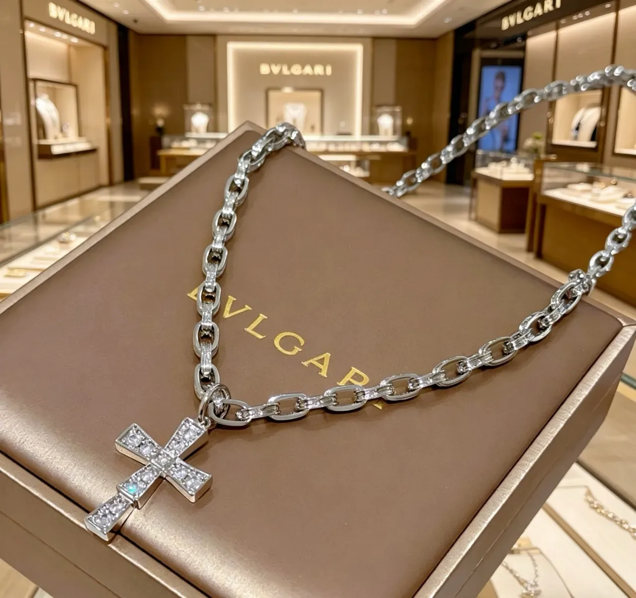 Bvlgari 银色 镶钻十字吊坠 重型曲环链项链 6
