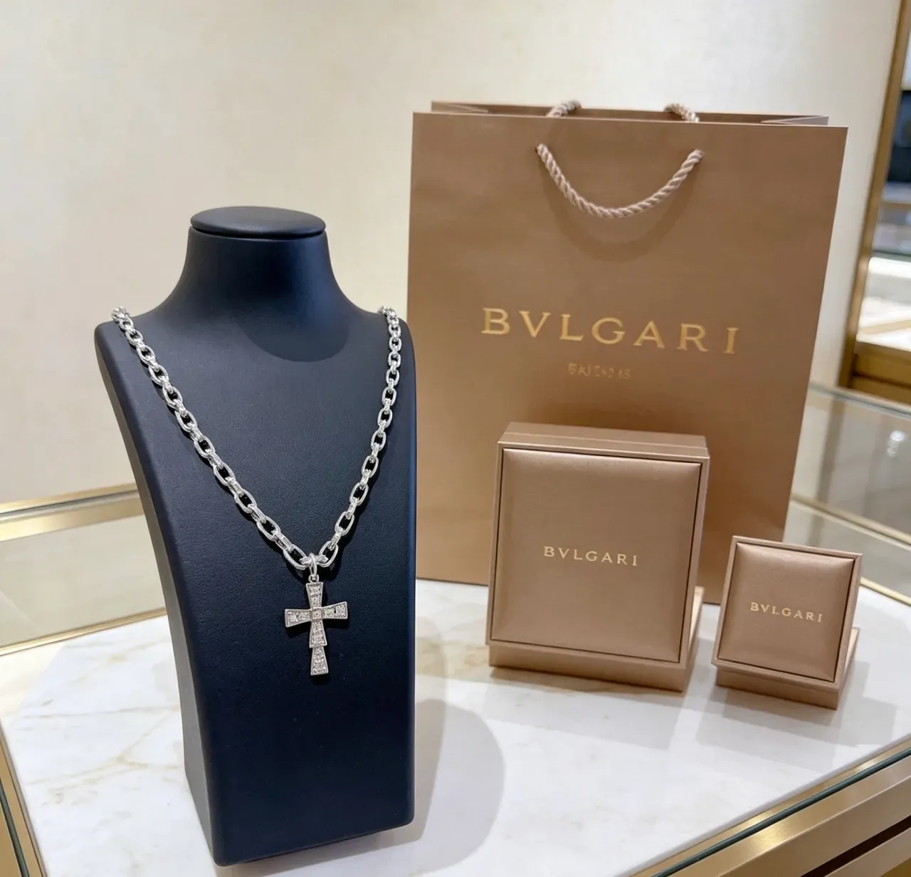 Bvlgari 银色 镶钻十字吊坠 重型曲环链项链 9