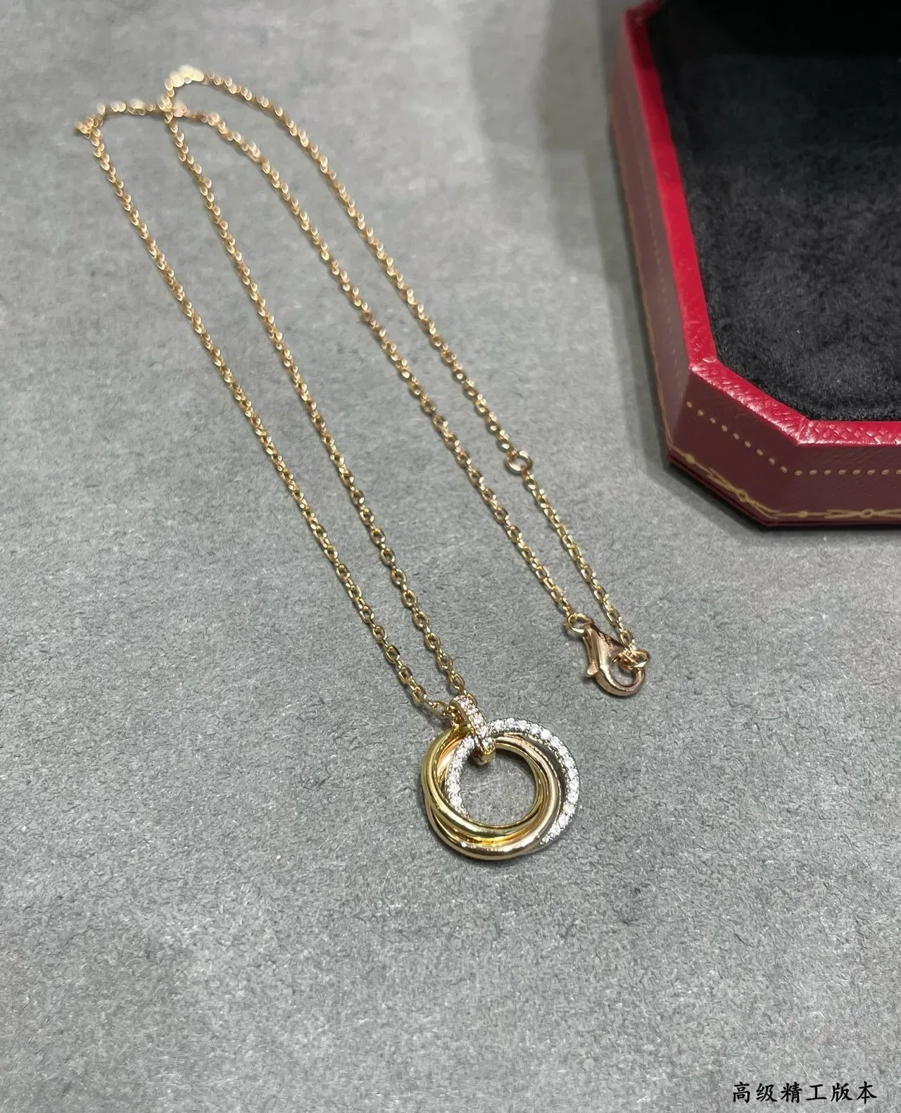 Collier Cartier Or Noir Interlocking Double-Ring Pendant Pavé-Diamond Accent 4