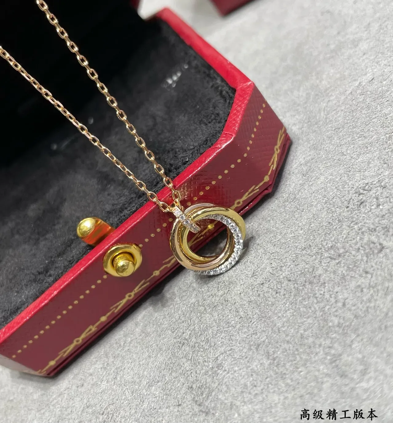Collier Cartier Or Noir Interlocking Double-Ring Pendant Pavé-Diamond Accent 7
