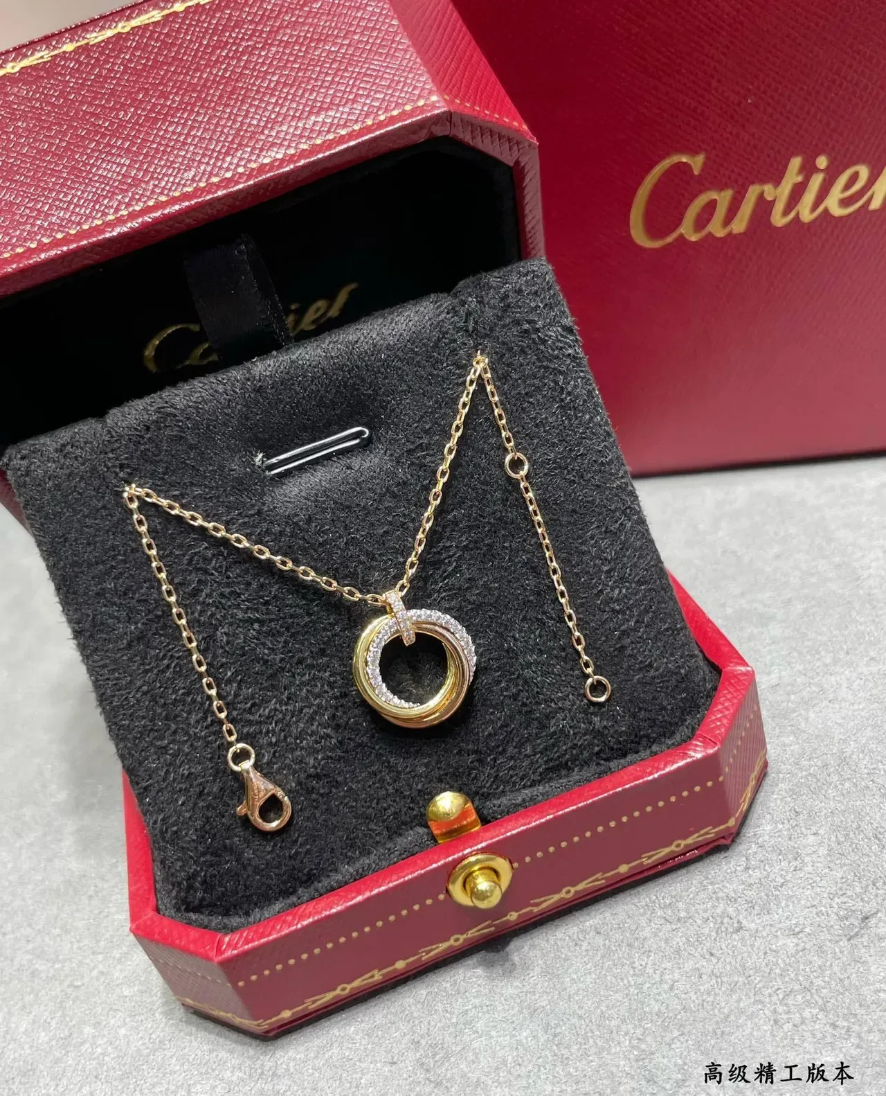 Collier Cartier Or Noir Interlocking Double-Ring Pendant Pavé-Diamond Accent 8