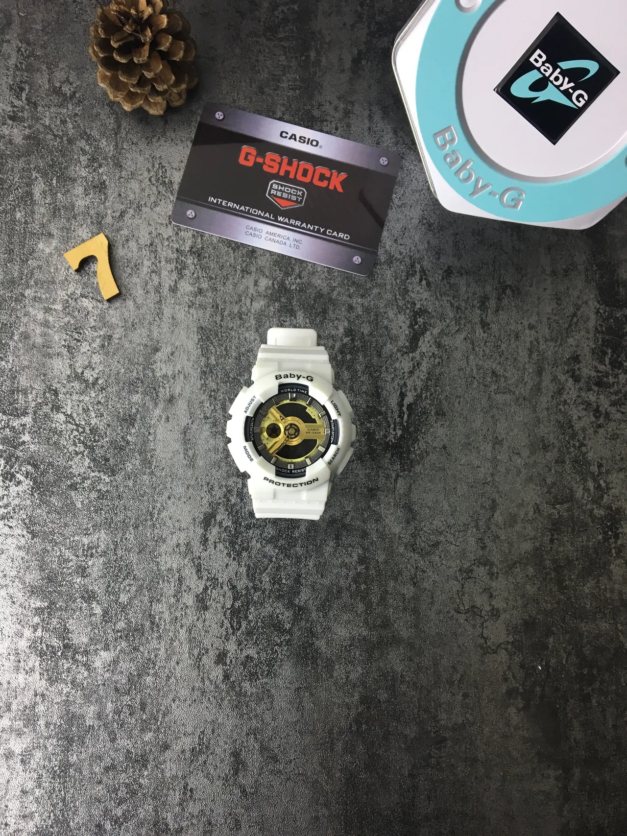 Casio Baby-G ساعة رياضية بيضاء وذهبية 2
