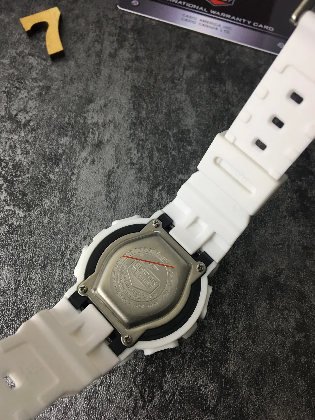 Casio Baby-G ساعة رياضية بيضاء وذهبية 3