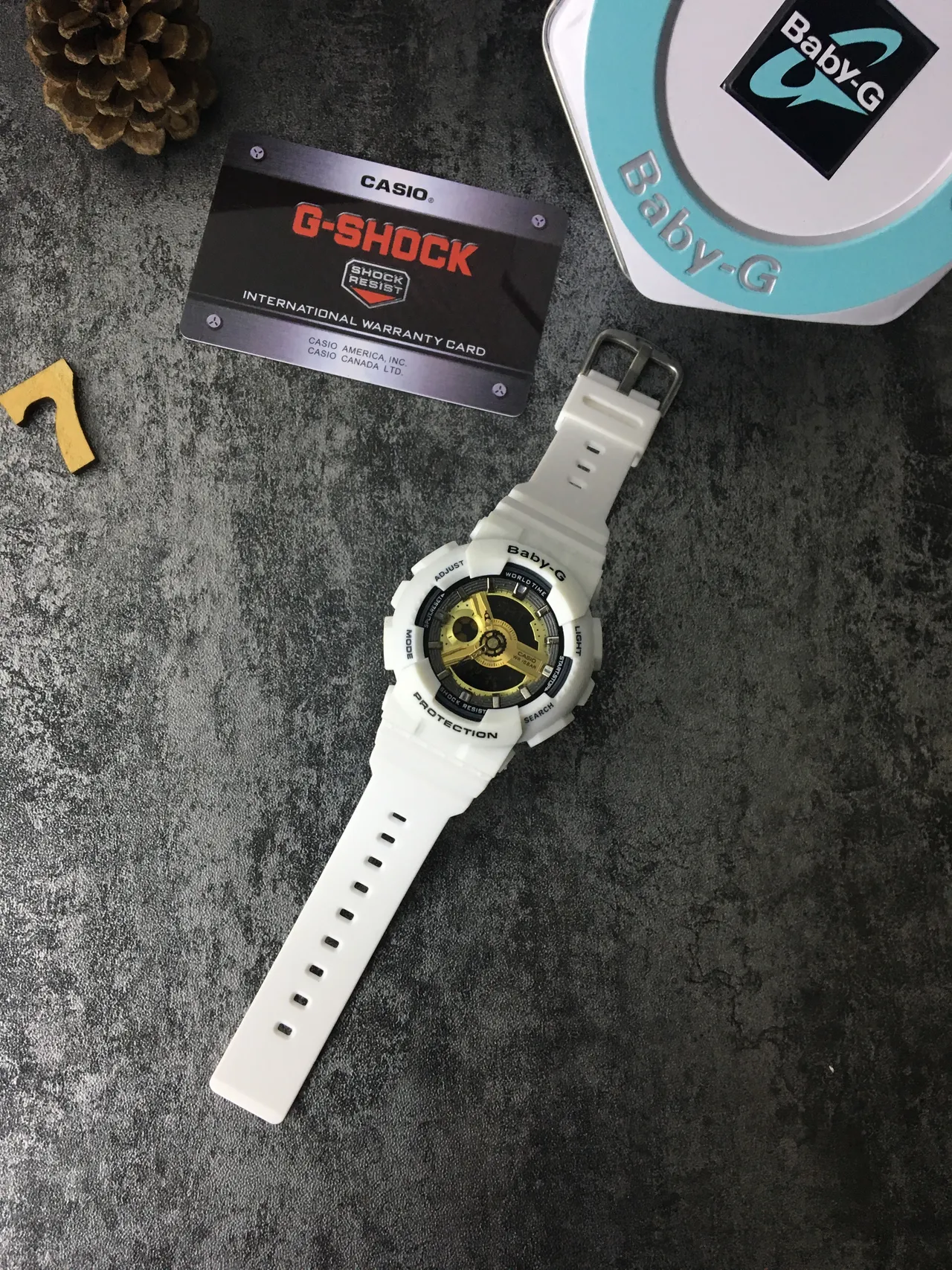 Casio Baby-G ساعة رياضية بيضاء وذهبية 6
