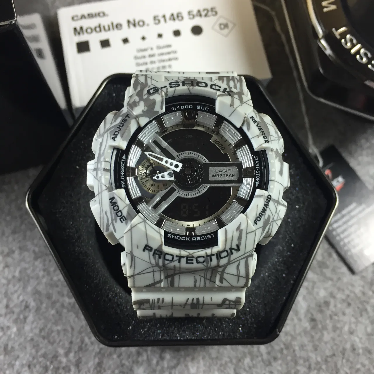 Casio बेज ग्रे ड्यूल एनालॉग-डिजिटल डिस्प्ले बोल्ड प्रोटेक्टिव बेजल घड़ी 12