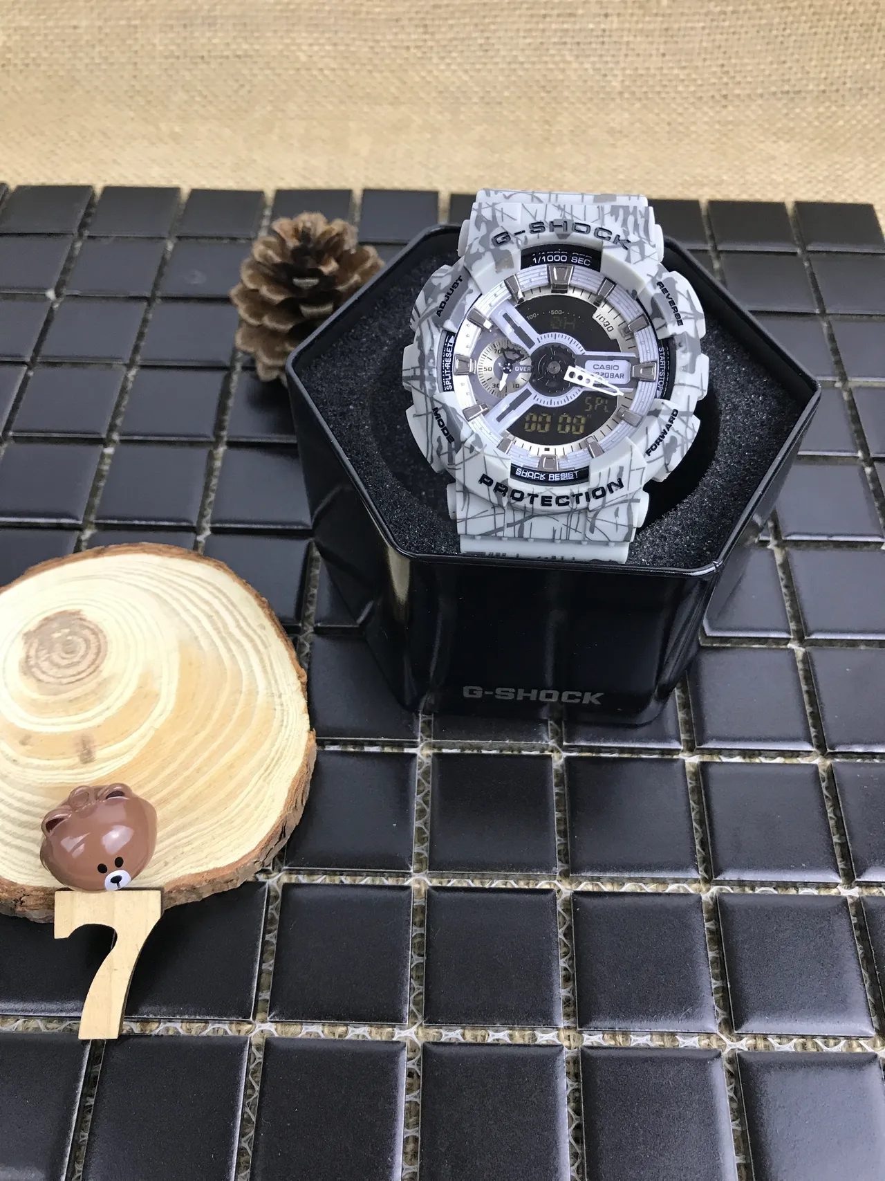Casio बेज ग्रे ड्यूल एनालॉग-डिजिटल डिस्प्ले बोल्ड प्रोटेक्टिव बेजल घड़ी 14