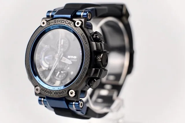 Casio কালো নীল কার্বন ফাইবার বেজেল টাইটেনিয়াম ব্রেসলেট ঘড়ি 4