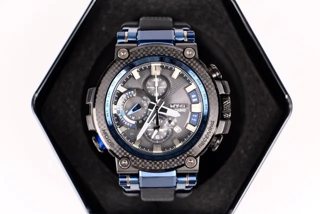 Casio কালো নীল কার্বন ফাইবার বেজেল টাইটেনিয়াম ব্রেসলেট ঘড়ি 8