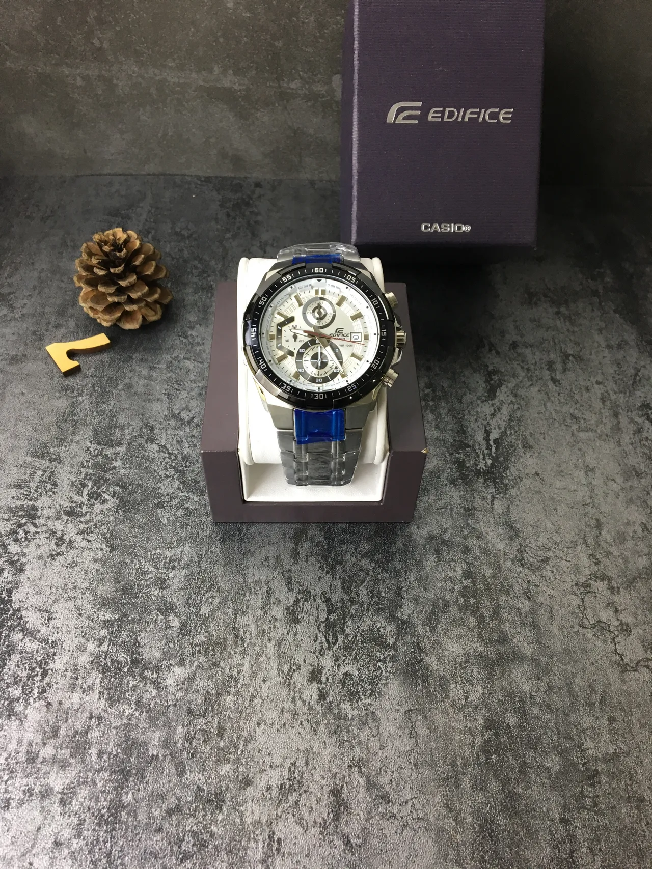 Casio Edifice ক্রোনোগ্রাফ কালো এবং সাদা কোয়ার্টজ ঘড়ি 2