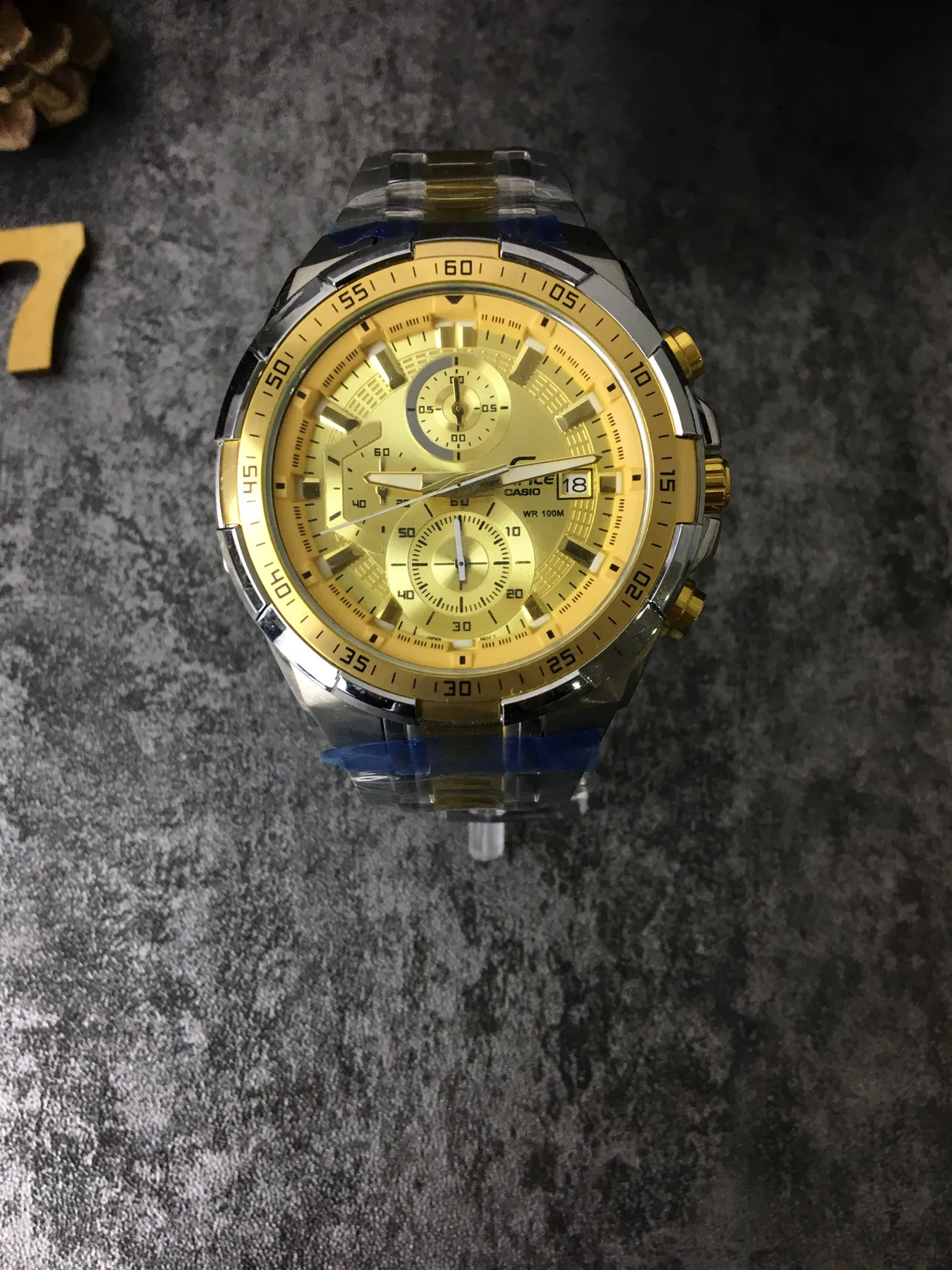 Casio Edifice क्रोनोग्राफ सोने और चांदी स्पोर्ट्स घड़ी 7