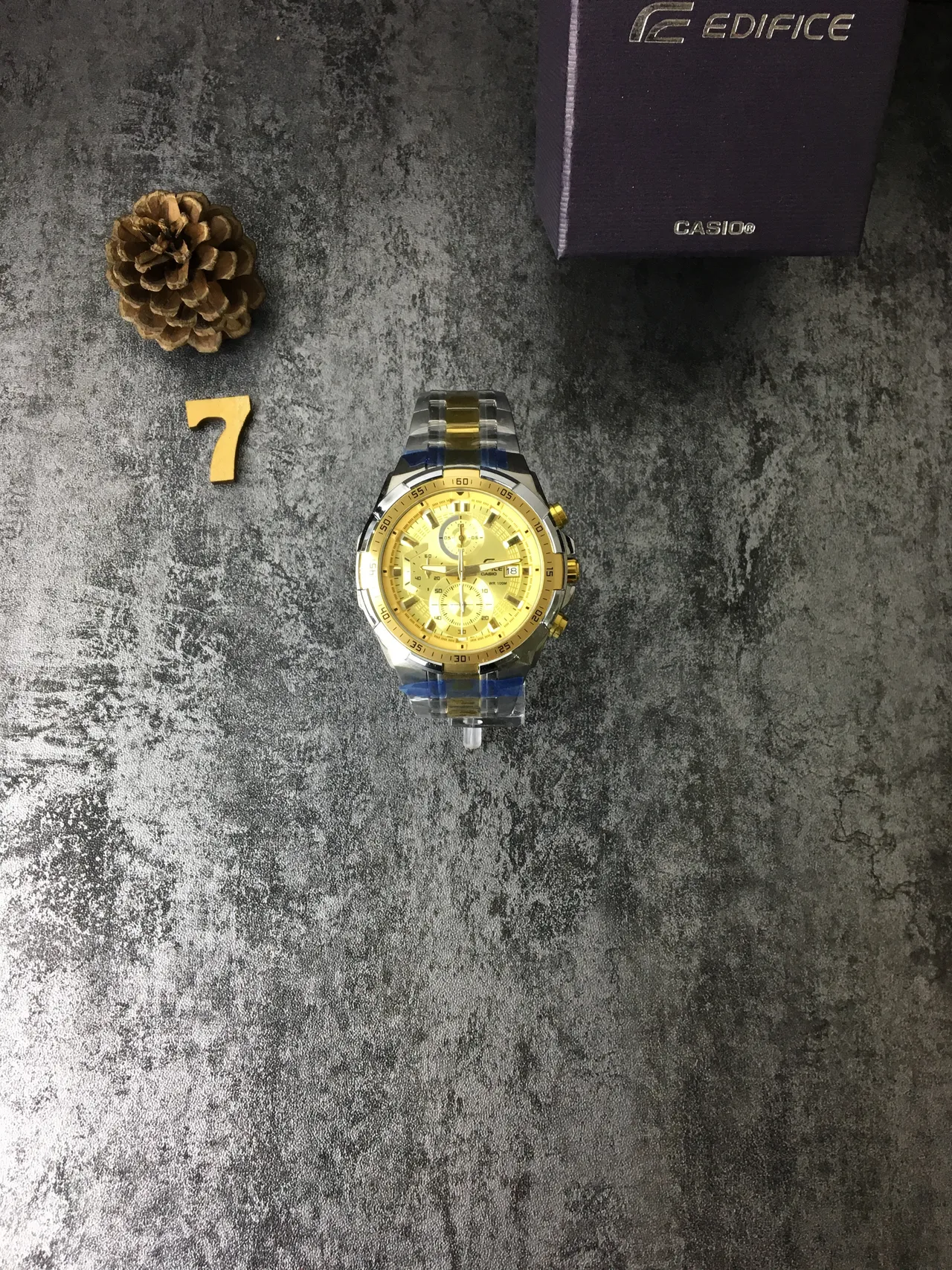 Casio Edifice क्रोनोग्राफ सोने और चांदी स्पोर्ट्स घड़ी 8