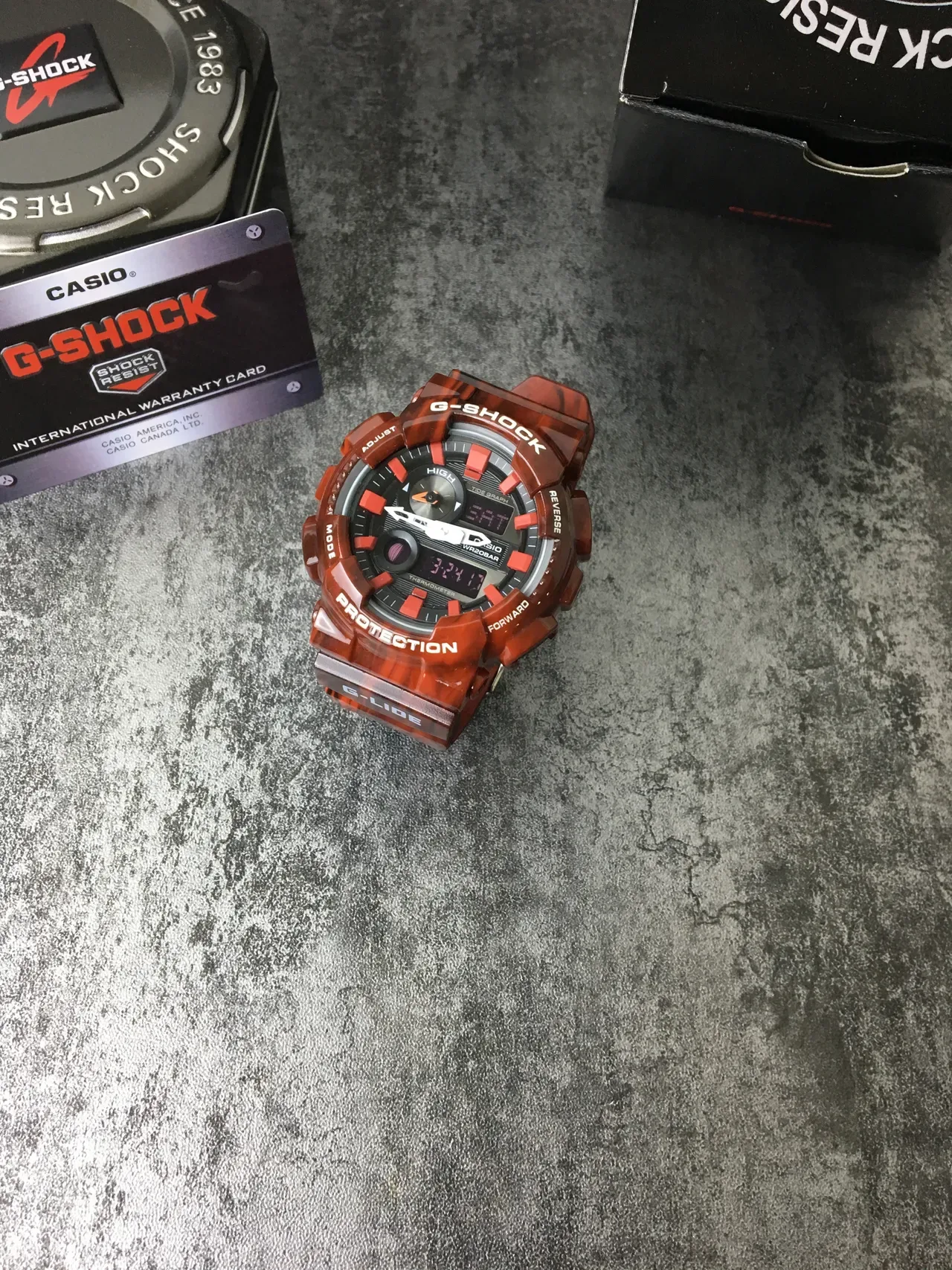 Casio G-Shock 半透明大理石纹红色运动手表 2