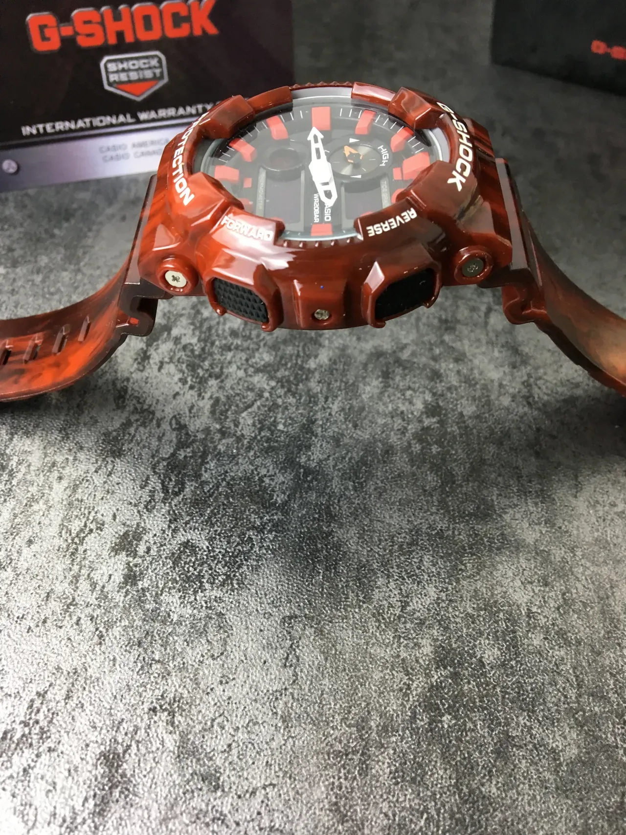 Casio G-Shock 半透明大理石纹红色运动手表 5