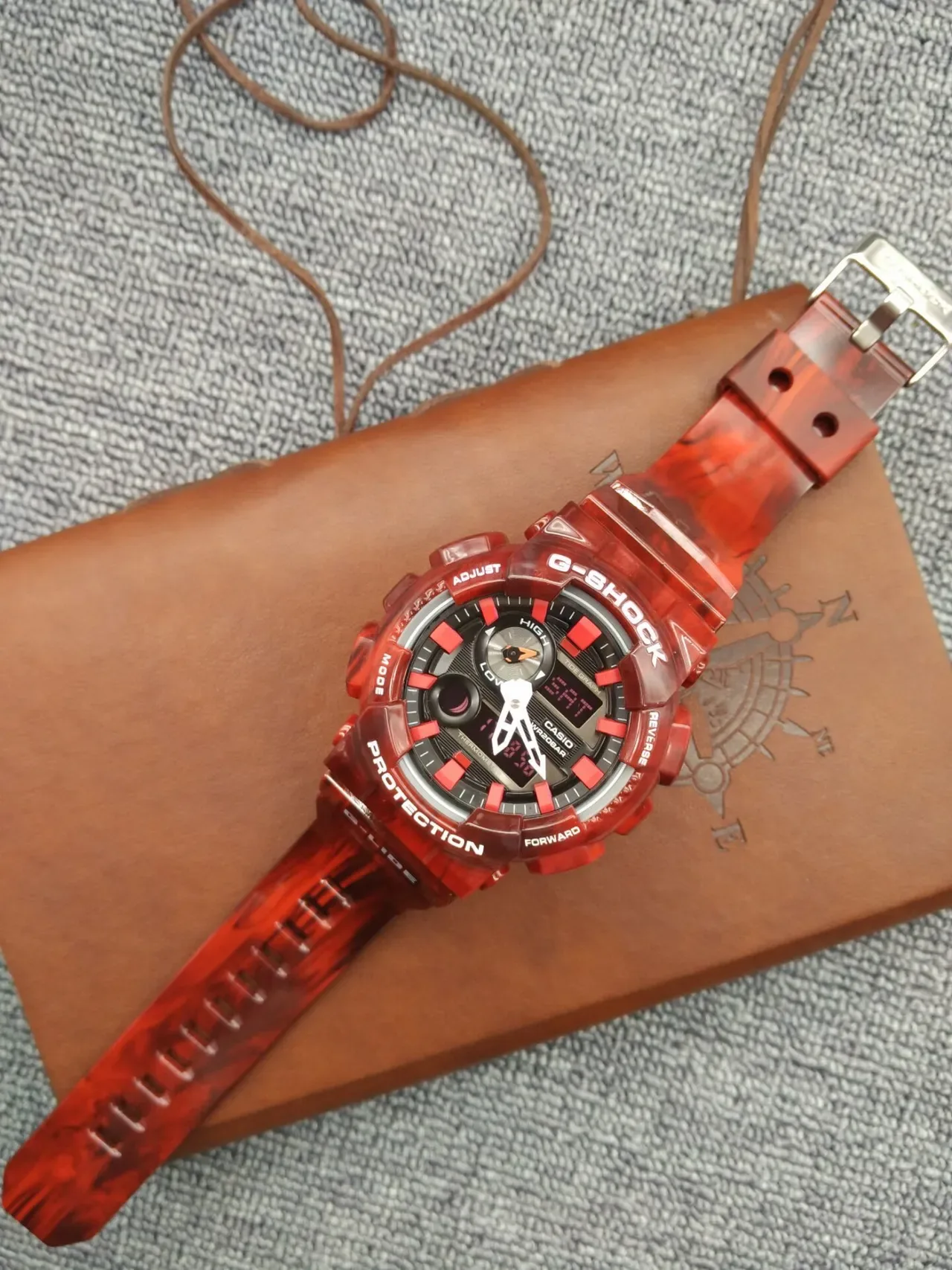 Casio G-Shock 半透明大理石纹红色运动手表 10