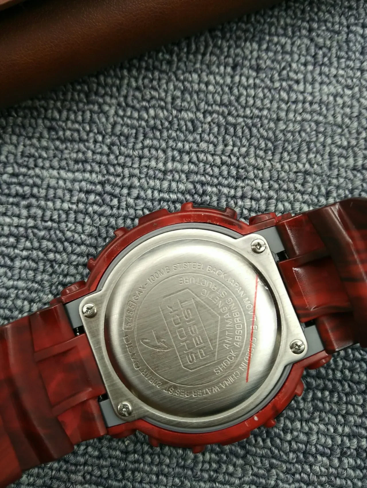 Casio G-Shock 半透明大理石纹红色运动手表 13