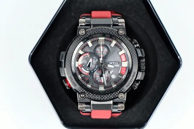 Casio MT-G 碳纤维表圈 红色表带 运动手表 5