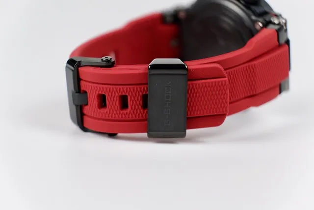 Casio MT-G 碳纤维表圈 红色表带 运动手表 7