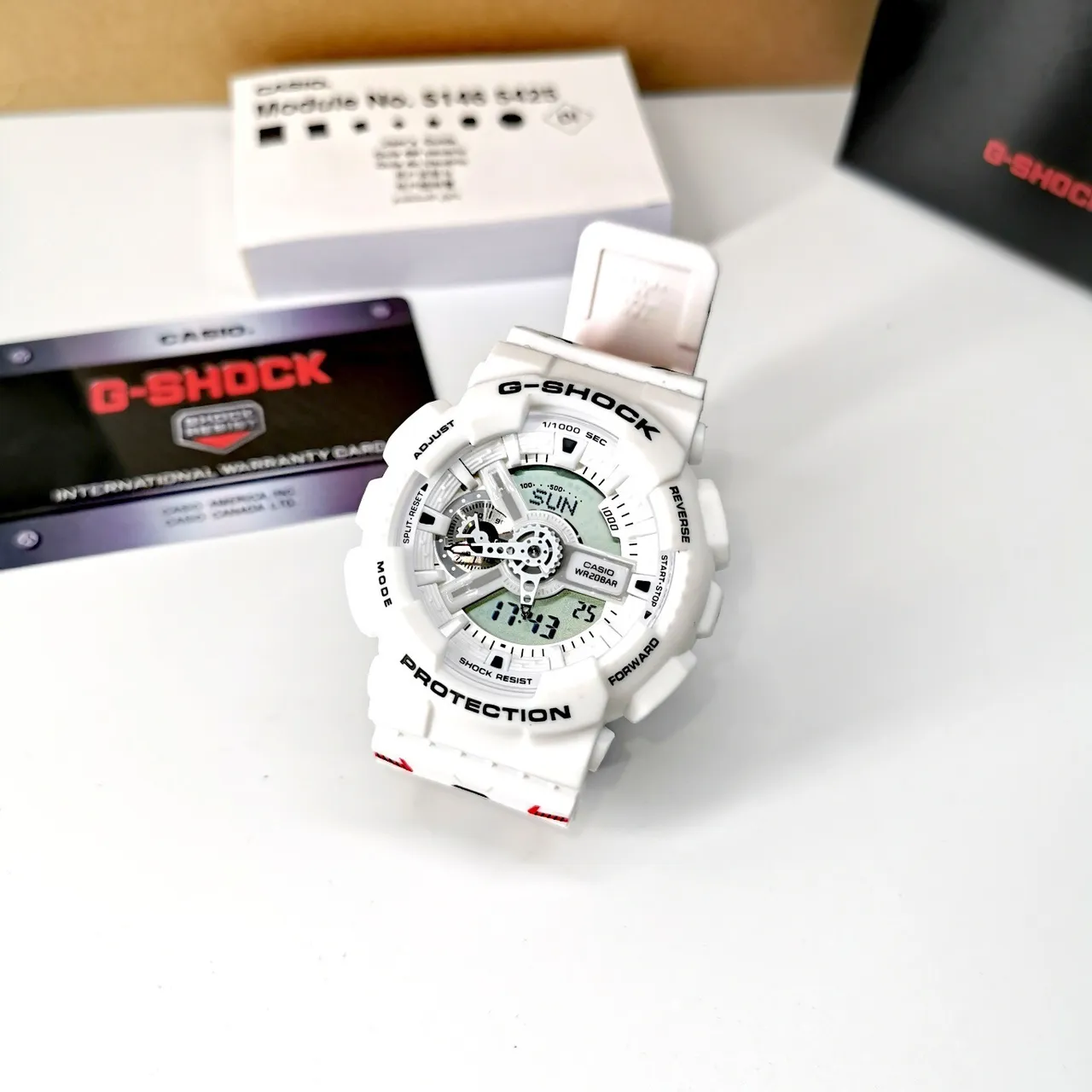 Casio أبيض أحمر هجين التناظري الرقمي غطاء من الراتنج ساعة 5