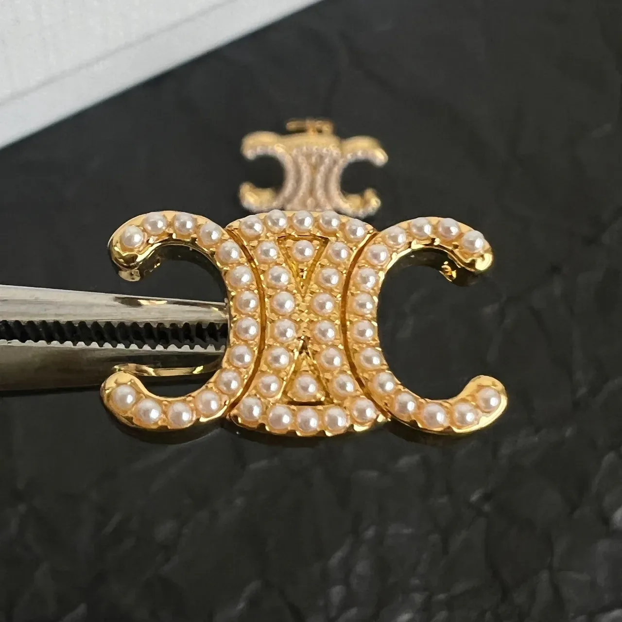 Boucles d'oreilles Celine Triomphe Perles Double C Stud 3