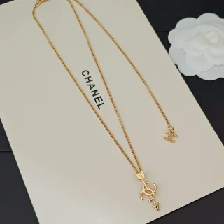 Chanel سهم CC Pendant سلسلة ذهبية