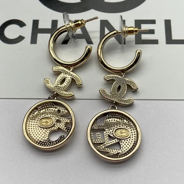 Chanel غير متماثل يين يانغ CC Logo لون ذهبي أقراط 2