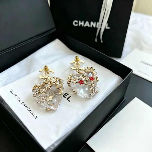 Chanel Bijoux Fantaisie Heart Crystal Pearl Earrings 2
