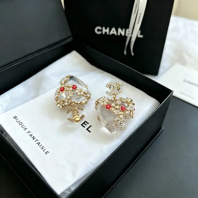 Chanel Bijoux Fantaisie Heart Crystal Pearl Earrings 3