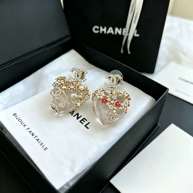 Chanel Bijoux Fantaisie Heart Crystal Pearl Earrings 4