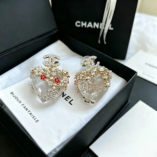 Chanel Bijoux Fantaisie Heart Crystal Pearl Earrings 6