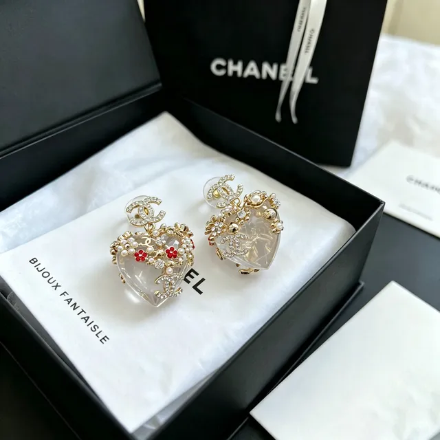 Chanel Bijoux Fantaisie Heart Crystal Pearl Earrings 7