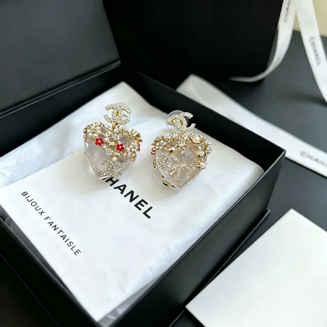 Chanel Bijoux Fantaisie Heart Crystal Pearl Earrings 8