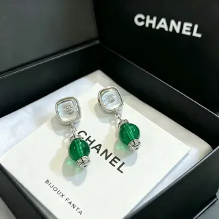 Chanel Bijoux Fantaisie Pendientes colgantes con perla verde y top cuadrado