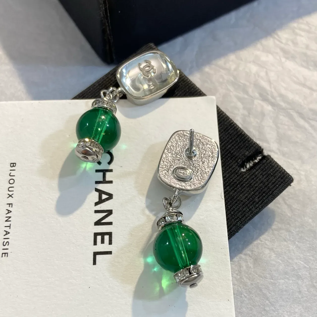 Chanel Bijoux Fantaisie Square Top Green Bead Dangle Earrings 2