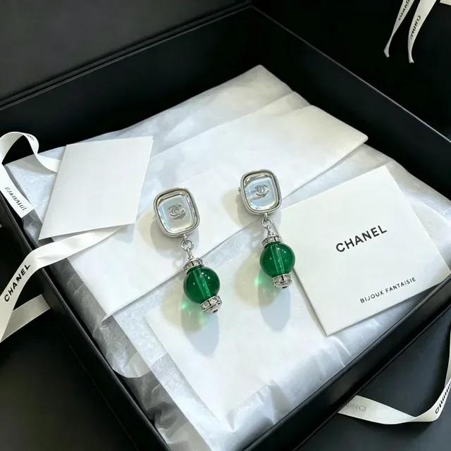 Chanel Bijoux Fantaisie Square Top Green Bead Dangle Earrings 3