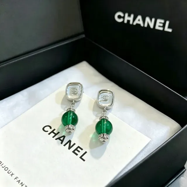 Chanel Bijoux Fantaisie Square Top Green Bead Dangle Earrings 5