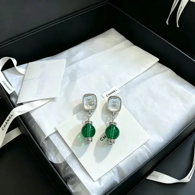 Chanel Bijoux Fantaisie Square Top Green Bead Dangle Earrings 6