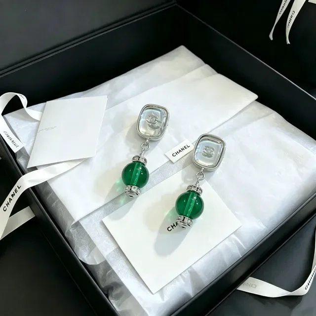 Chanel Bijoux Fantaisie Square Top Green Bead Dangle Earrings 7