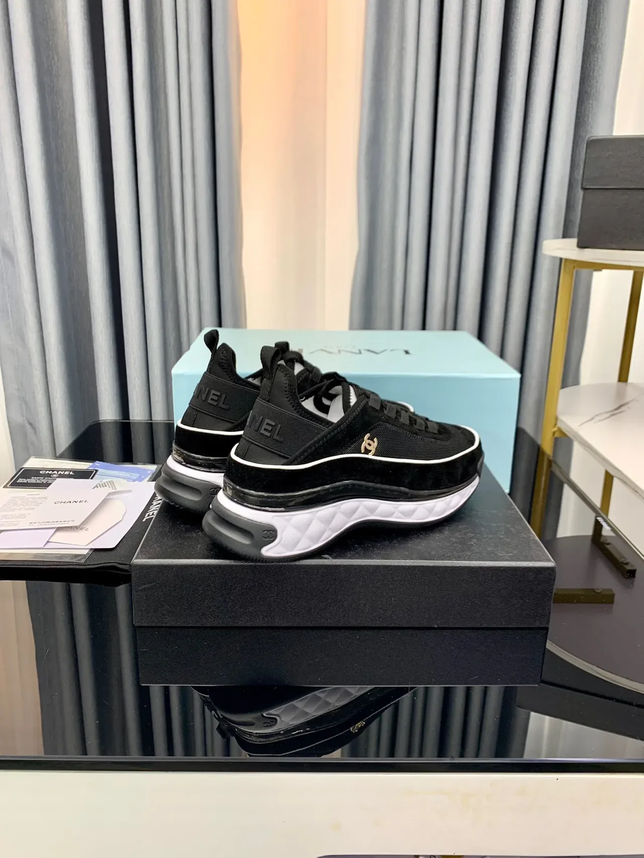 Chanel Noir Blanc Matelassé Semelle Intermédiaire Tissu Maille Daim Supérieur Baskets Épaisses 2