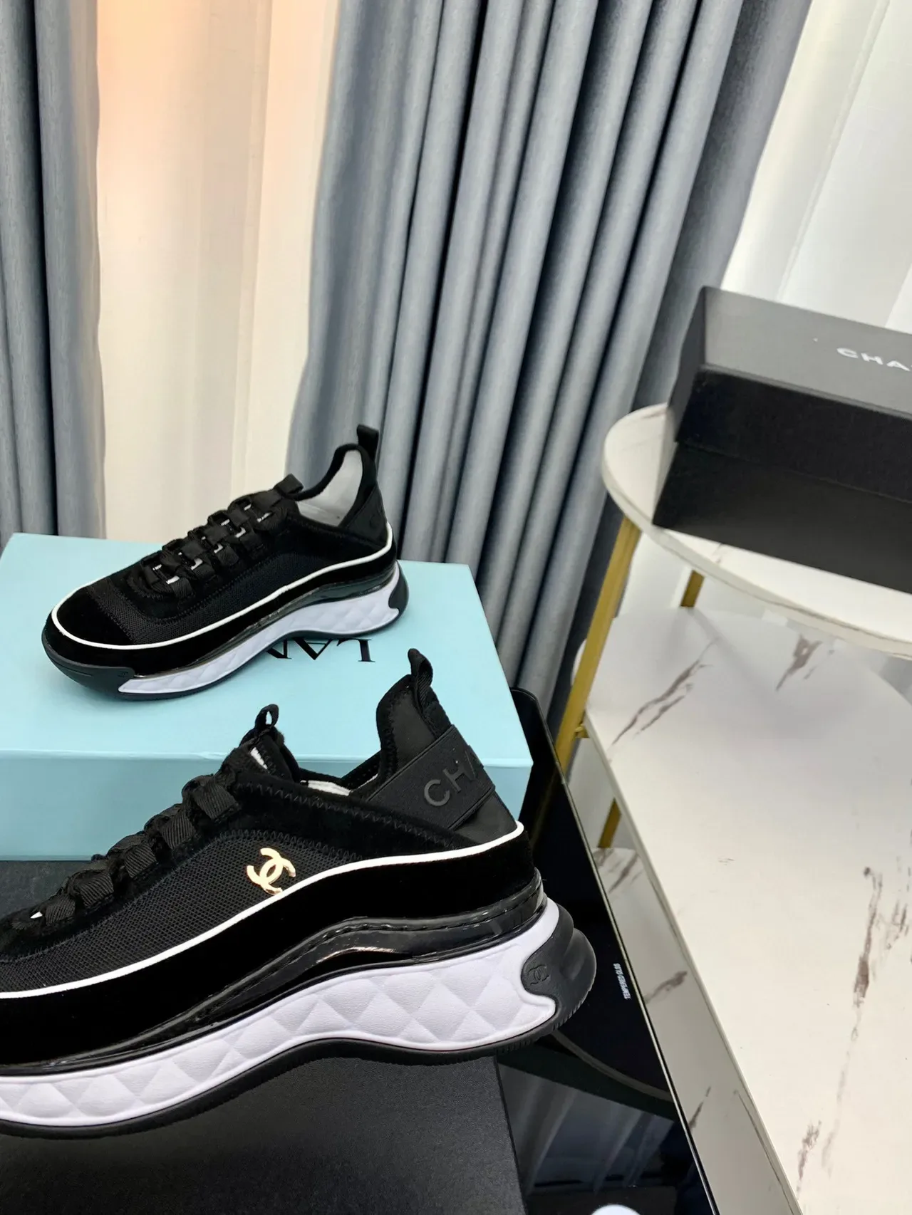 Chanel Noir Blanc Matelassé Semelle Intermédiaire Tissu Maille Daim Supérieur Baskets Épaisses 6