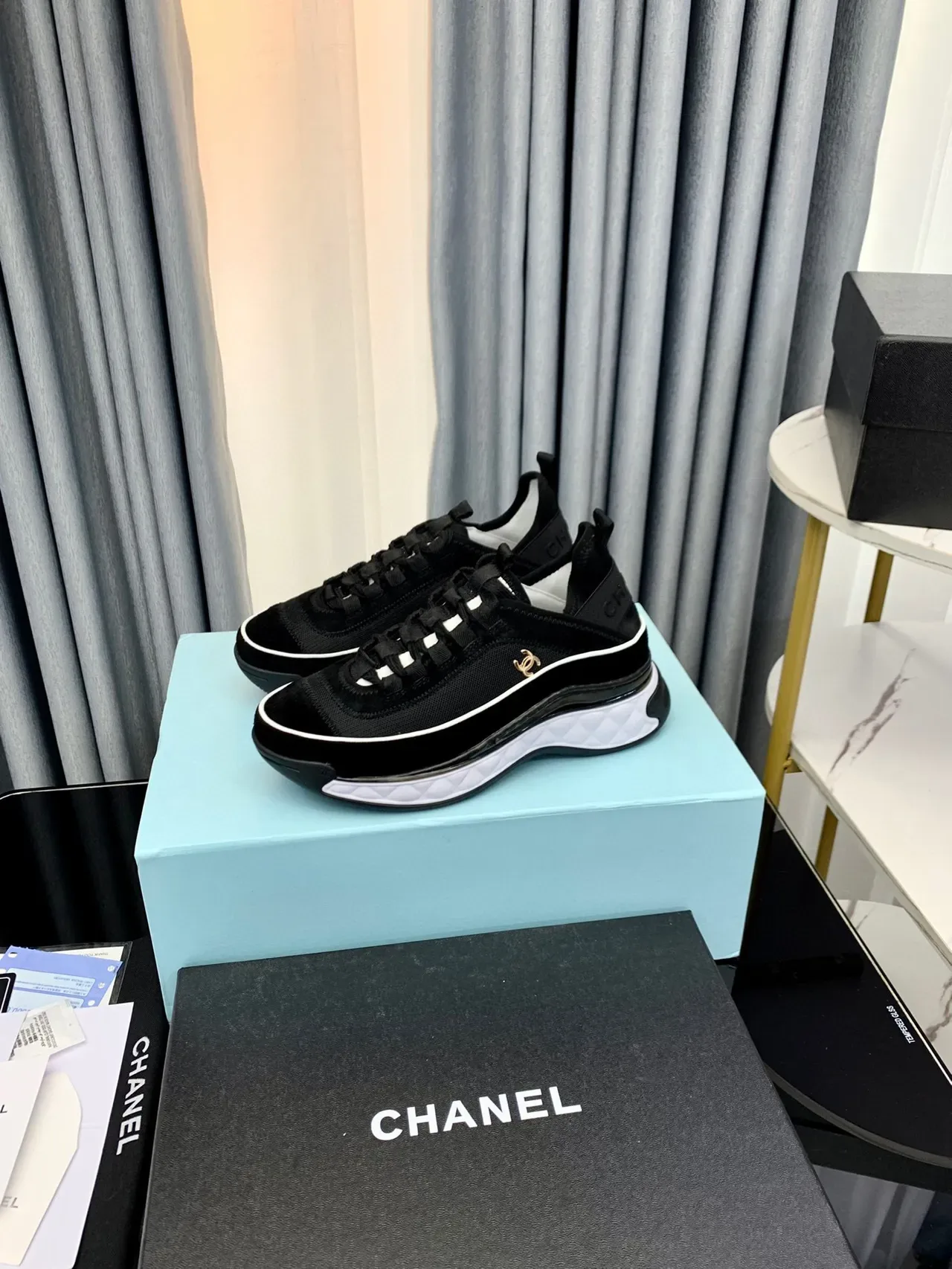 Chanel Noir Blanc Matelassé Semelle Intermédiaire Tissu Maille Daim Supérieur Baskets Épaisses 7