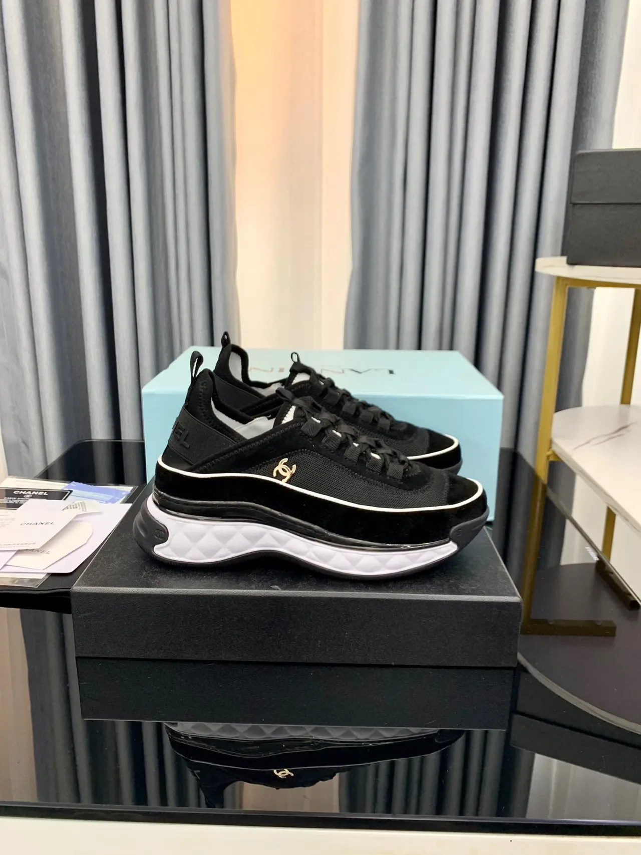 Chanel Noir Blanc Matelassé Semelle Intermédiaire Tissu Maille Daim Supérieur Baskets Épaisses 9