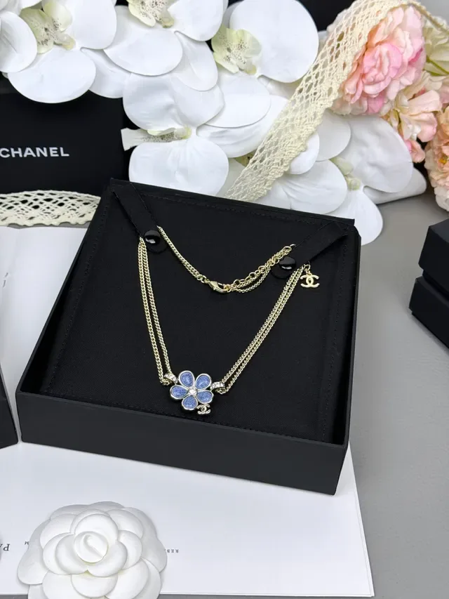 Chanel colgante flor esmaltada azul cadena doble 5