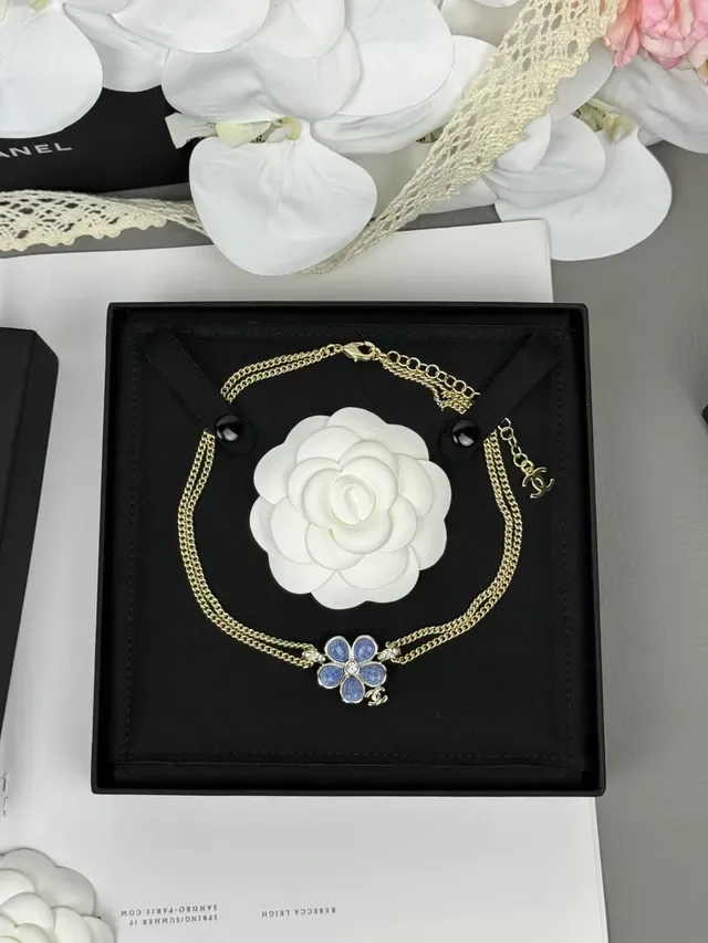 Chanel colgante flor esmaltada azul cadena doble 6
