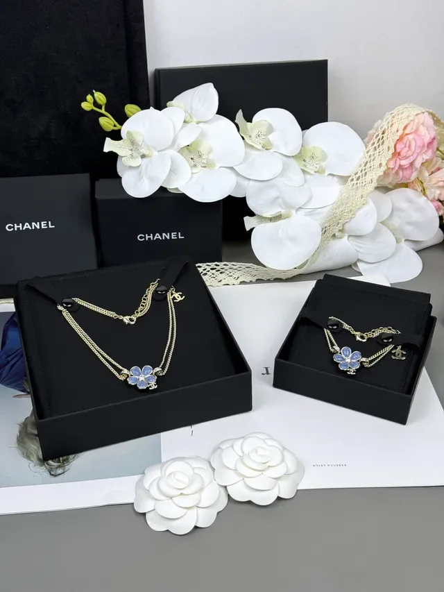 Chanel colgante flor esmaltada azul cadena doble 7